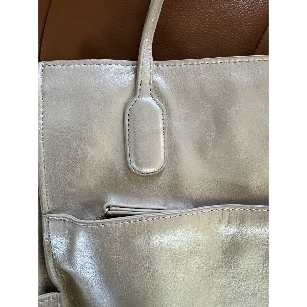 Hobo The Original Handbag Finley Large Pearl Gray Leather Shoulder Handbag - Picture 4 of 13